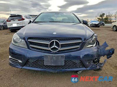 Piąte zdjęcie samochodu w środku: 2012 MERCEDES-BENZ C 250 VIN:WDDGJ4HB4CF925137 - miniatura