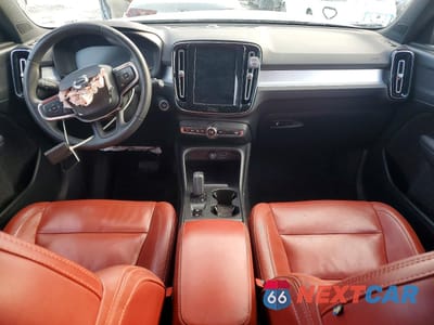 Zdjęcie 8 z 13 samochodu: 2019 VOLVO XC40 T4 MOMENTUM VIN:YV4AC2HKXK2050132 - miniatura