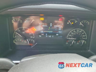 Zdjęcie 8 z 10 samochodu: 2020 VOLVO VNL SEMI TRUCK VIN:4V4NC9EHXLN255878 - miniatura