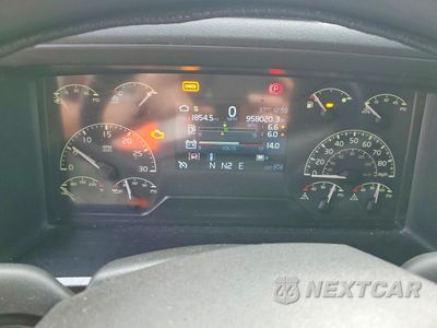 Zdjęcie 8 z 10 samochodu: 2020 VOLVO VNL SEMI TRUCK VIN:4V4NC9EHXLN255878 - miniatura