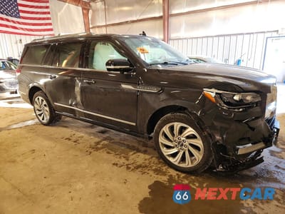 Czwarte zdjęcie samochodu z boku: 2023 LINCOLN NAVIGATOR L RESERVE VIN:5LMJJ3LG9PEL13310 - miniatura