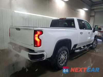 Trzecie zdjęcie samochodu z tyłu: 2026 CHEVROLET SILVERADO K2500 HEAVY DUTY LT VIN:2GC4KNE76T1115709 - miniatura