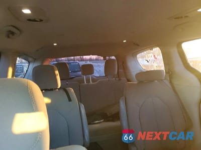 Zdjęcie 10 z 13 samochodu: 2018 CHRYSLER PACIFICA TOURING VIN:2C4RC1DG8JR253747 - miniatura