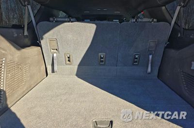Zdjęcie 13 z 14 samochodu: 2021 CHEVROLET SUBURBAN C1500 LT VIN:1GNSCCKD9MR257121 - miniatura