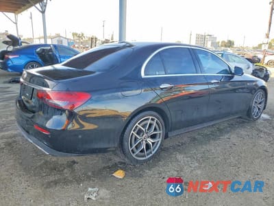 Trzecie zdjęcie samochodu z tyłu: 2022 MERCEDES-BENZ E 350 VIN:W1KZF8DB4NB034525 - miniatura