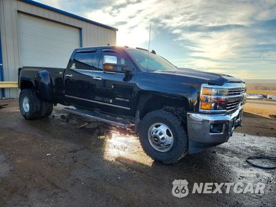 Czwarte zdjęcie samochodu z boku: 2017 CHEVROLET SILVERADO K3500 LTZ VIN:1GC4K0CY9HF196414 - miniatura