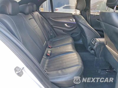 Zdjęcie 10 z 12 samochodu: 2017 MERCEDES-BENZ E 300 4MATIC VIN:WDDZF4KB1HA190933 - miniatura