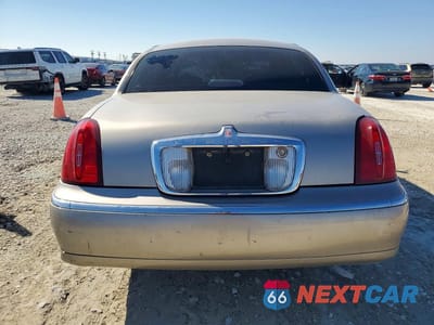 Zdjęcie 6 z 12 samochodu: 2002 LINCOLN TOWN CAR EXECUTIVE VIN:1LNHM81W12Y640114 - miniatura
