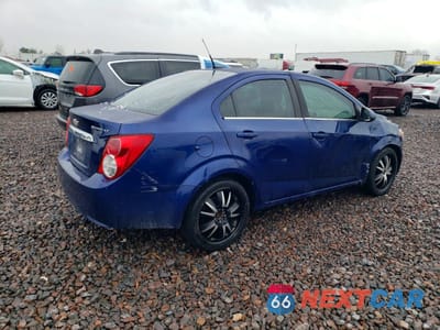 Trzecie zdjęcie samochodu z tyłu: 2014 CHEVROLET SONIC LT VIN:1G1JC5SH2E4224231 - miniatura