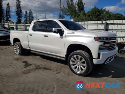 Czwarte zdjęcie samochodu z boku: 2021 CHEVROLET SILVERADO K1500 HIGH COUNTRY VIN:3GCUYHET1MG315600 - miniatura