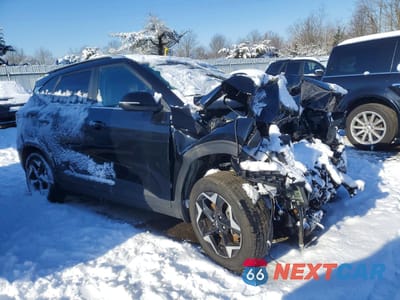 Czwarte zdjęcie samochodu z boku: 2024 KIA SELTOS EX VIN:KNDERCAA9R7579286 - miniatura