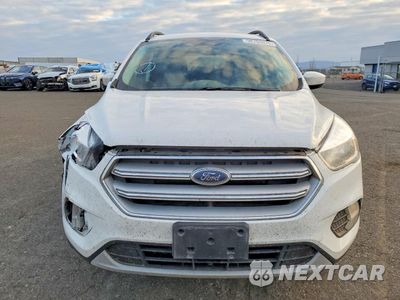 Piąte zdjęcie samochodu w środku: 2018 FORD ESCAPE SE VIN:1FMCU9GD6JUC63128 - miniatura