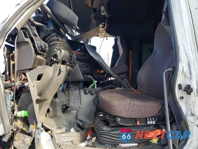 Piąte zdjęcie samochodu w środku: 2019 INTERNATIONAL LT625 SEMI TRUCK VIN:3HSDZAPR5KN123991 - miniatura