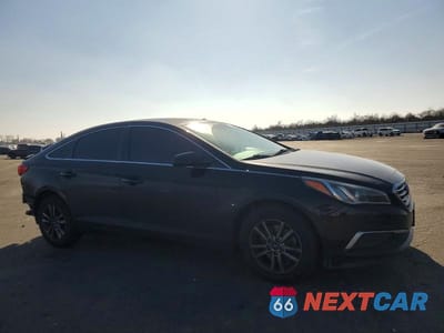 Czwarte zdjęcie samochodu z boku: 2017 HYUNDAI SONATA SE VIN:5NPE24AF0HH568774 - miniatura