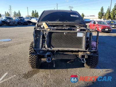 Piąte zdjęcie samochodu w środku: 2018 GMC SIERRA K1500 DENALI VIN:3GTU2PEJ0JG351008 - miniatura