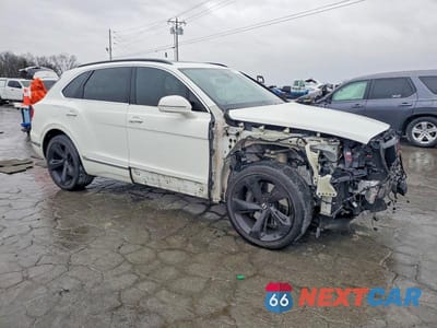 Czwarte zdjęcie samochodu z boku: 2019 BENTLEY BENTAYGA VIN:SJAAM2ZV1KC024006 - miniatura