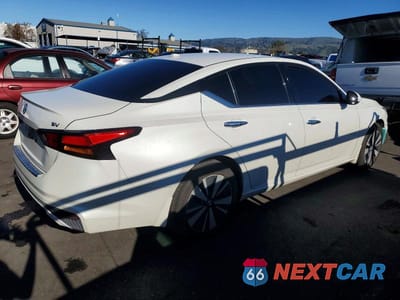 Trzecie zdjęcie samochodu z tyłu: 2019 NISSAN ALTIMA SV VIN:1N4BL4DV2KC156528 - miniatura