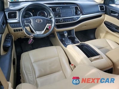 Zdjęcie 8 z 11 samochodu: 2016 TOYOTA HIGHLANDER XLE VIN:5TDJKRFH6GS259177 - miniatura