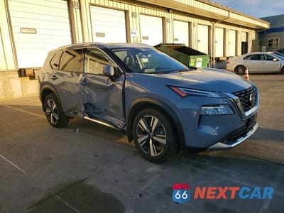 Czwarte zdjęcie samochodu z boku: 2021 NISSAN ROGUE PLATINUM VIN:JN8BT3DD6MW475173 - miniatura