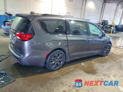 Trzecie zdjęcie samochodu z tyłu: 2019 CHRYSLER PACIFICA HYBRID LIMITED VIN:2C4RC1N78KR616824 - miniatura