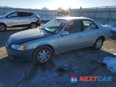 2000 TOYOTA CAMRY CE JT2BG22K8Y0443595 - główne zdjęcie licytacji z USA - miniatura