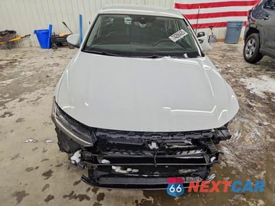 Piąte zdjęcie samochodu w środku: 2025 VOLKSWAGEN JETTA S VIN:3VW5X7BU6SM081187 - miniatura