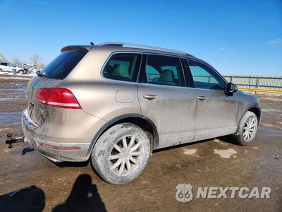 Trzecie zdjęcie samochodu z tyłu: 2016 VOLKSWAGEN TOUAREG SPORT VIN:WVGEF9BP9GD012536 - miniatura