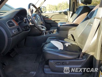 Zdjęcie 7 z 13 samochodu: 2012 CHEVROLET SUBURBAN C1500 LTZ VIN:1GNSCKE06CR268689 - miniatura