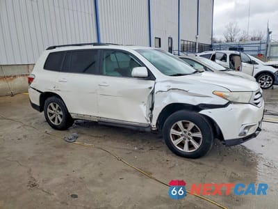 Czwarte zdjęcie samochodu z boku: 2013 TOYOTA HIGHLANDER SE VIN:5TDZK3EH5DS090069 - miniatura