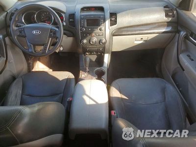 Zdjęcie 8 z 11 samochodu: 2013 KIA SORENTO LX VIN:5XYKT3A69DG359531 - miniatura