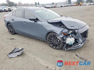 Czwarte zdjęcie samochodu z boku: 2022 MAZDA 3 VIN:3MZBPBAY8NM309933 - miniatura