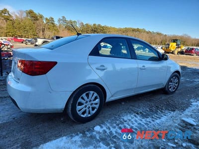 Trzecie zdjęcie samochodu z tyłu: 2013 KIA FORTE EX VIN:KNAFU4A24D5702236 - miniatura