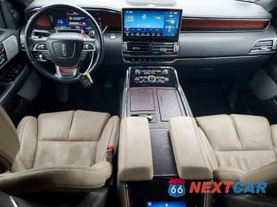 Zdjęcie 8 z 13 samochodu: 2023 LINCOLN NAVIGATOR RESERVE VIN:5LMJJ2LGXPEL10846 - miniatura