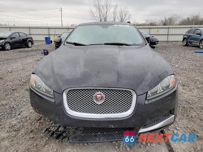 Piąte zdjęcie samochodu w środku: 2015 JAGUAR XF 3.0 SPORT VIN:SAJWA0F76F8U64563 - miniatura