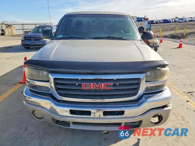 Piąte zdjęcie samochodu w środku: 2004 GMC NEW SIERRA VIN:1GTEC14T24Z207403 - miniatura