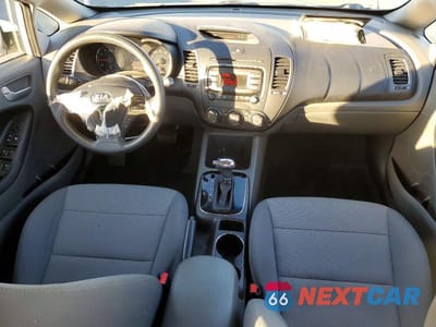 Zdjęcie 8 z 13 samochodu: 2018 KIA FORTE LX VIN:3KPFK4A7XJE235800 - miniatura