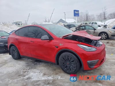 Czwarte zdjęcie samochodu z boku: 2021 TESLA MODEL Y VIN:5YJYGDEE6MF159459 - miniatura