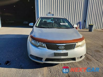 Piąte zdjęcie samochodu w środku: 2011 KIA FORTE EX VIN:KNAFU5A20B5356737 - miniatura