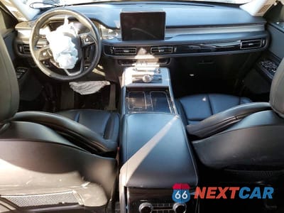 Zdjęcie 8 z 13 samochodu: 2024 LINCOLN AVIATOR VIN:5LM5J0XC9RGL07750 - miniatura