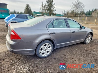 Trzecie zdjęcie samochodu z tyłu: 2010 FORD FUSION SE VIN:3FAHP0HA7AR158645 - miniatura