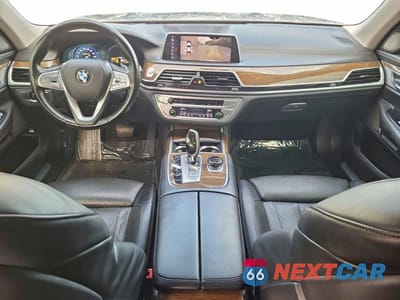 Zdjęcie 9 z 10 samochodu: 2018 BMW 750 I VIN:WBA7F0C56JGM23966 - miniatura