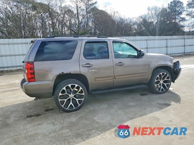Trzecie zdjęcie samochodu z tyłu: 2011 CHEVROLET TAHOE K1500 LT VIN:1GNSKBE05BR211532 - miniatura