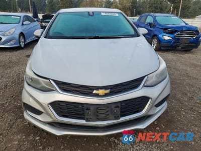 Piąte zdjęcie samochodu w środku: 2018 CHEVROLET CRUZE LT VIN:1G1BE5SM5J7123320 - miniatura