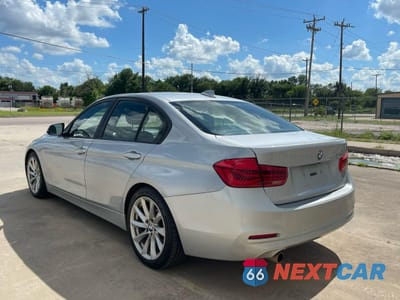 Trzecie zdjęcie samochodu z tyłu: 2018 BMW 320 I VIN:WBA8E1G59JNU89642 - miniatura