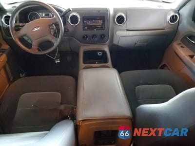 Zdjęcie 8 z 13 samochodu: 2005 FORD EXPEDITION XLT VIN:1FMFU15595LA05398 - miniatura