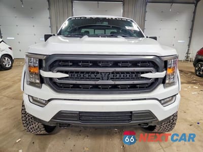 Piąte zdjęcie samochodu w środku: 2022 FORD F150 SUPERCREW VIN:1FTFW1E58NFA19953 - miniatura