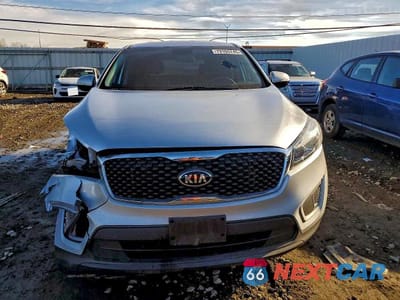 Piąte zdjęcie samochodu w środku: 2018 KIA SORENTO LX VIN:5XYPG4A36JG425549 - miniatura
