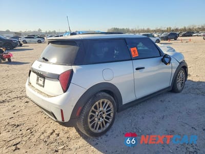 Trzecie zdjęcie samochodu z tyłu: 2025 MINI COOPER S VIN:WMW23GD06S2W28331 - miniatura
