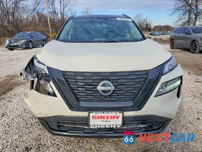 Piąte zdjęcie samochodu w środku: 2023 NISSAN ROGUE SV VIN:JN8BT3BBXPW210407 - miniatura