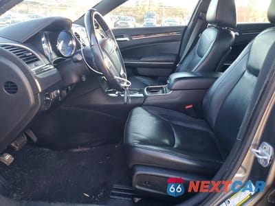 Zdjęcie 7 z 12 samochodu: 2011 CHRYSLER 300C VIN:2C3CA6CTXBH559738 - miniatura